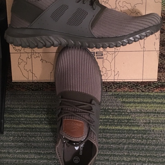 GYM SHOES - Picture 2 of 5